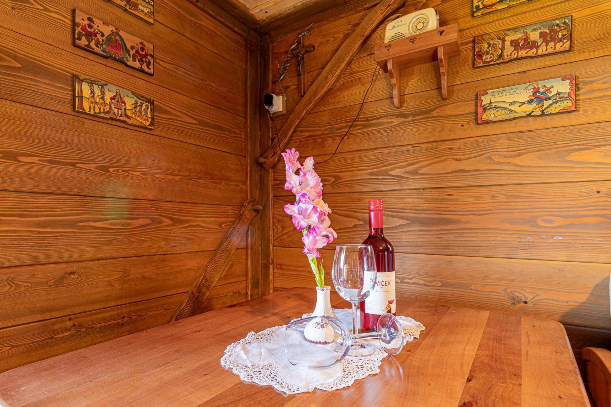 Vineyard Cottage Skatlar Otocec Bagian luar foto