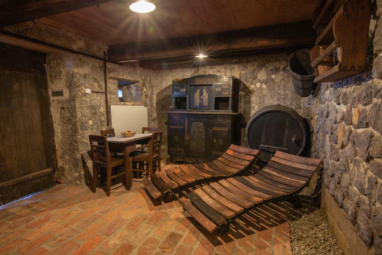 Vineyard Cottage Skatlar Otocec Bagian luar foto